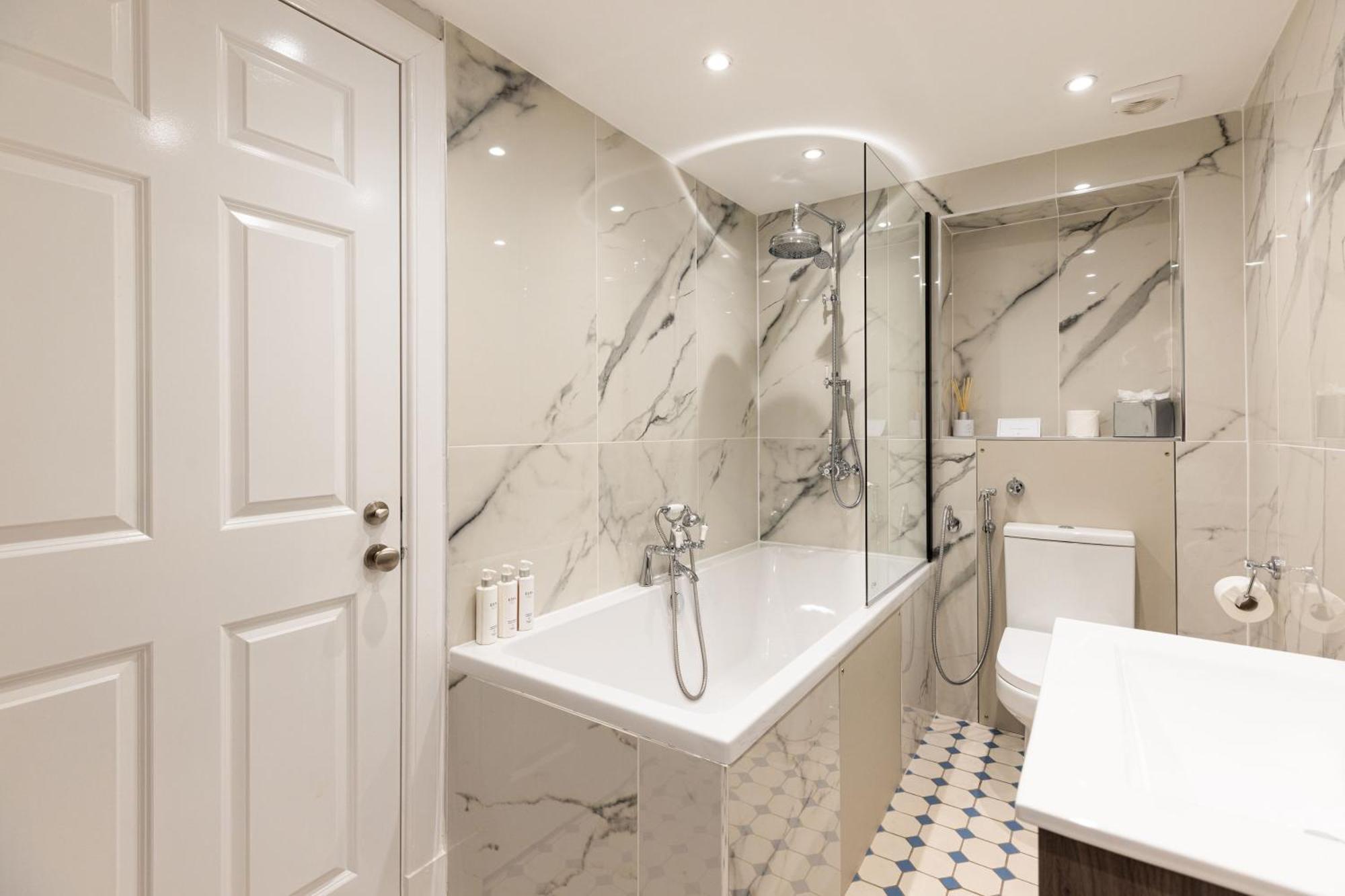 אדינבורו Righ Properties - Luxurious City Centre Three Bedroom Apartment מראה חיצוני תמונה