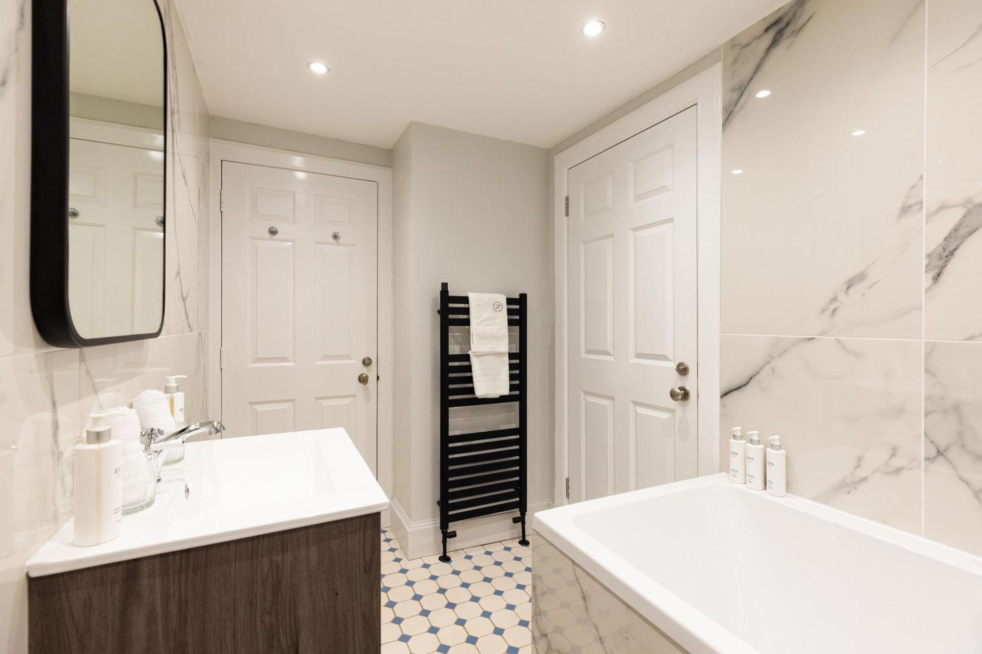 אדינבורו Righ Properties - Luxurious City Centre Three Bedroom Apartment מראה חיצוני תמונה